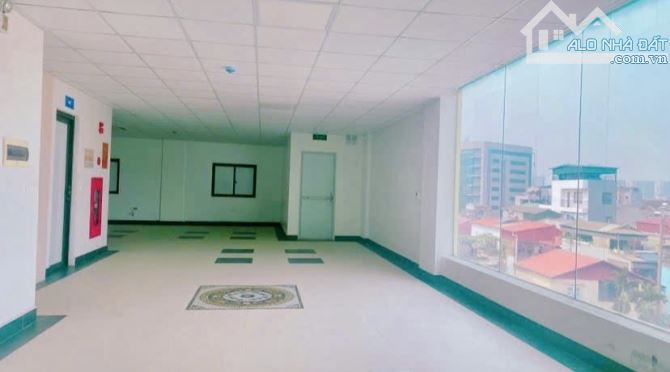 Bán Toà Văn Phòng Mặt Phố Nguyễn Văn Cừ 215m 10T MT8.36m140 tỷ 300tr/tháng