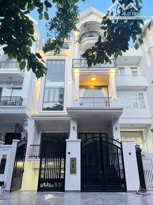 Biệt thự mặt tiền đường số 11. DT: 7.5x20m - Hầm 4 lầu, có thang máy. SHR , Giá 42 tỷ