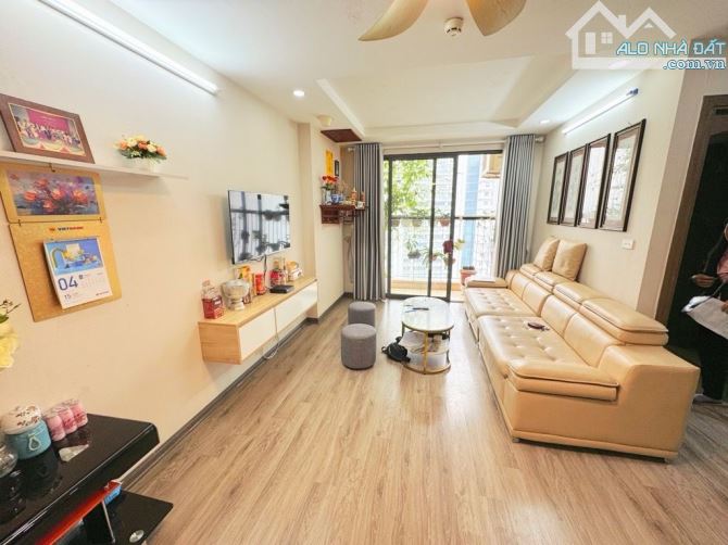 CĂN HỘ CHUNG CƯ HELIOS TOWER mặt phố Tam Trinh DT63m 2PN 2WC- ô tô đỗ chân toà