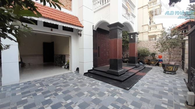 Bán Biệt Thự PG Nguyễn Văn Linh, An Đồng, An Dương, HP. 216m2, 3 tầng. Giá chỉ có 16,5 tỷ.