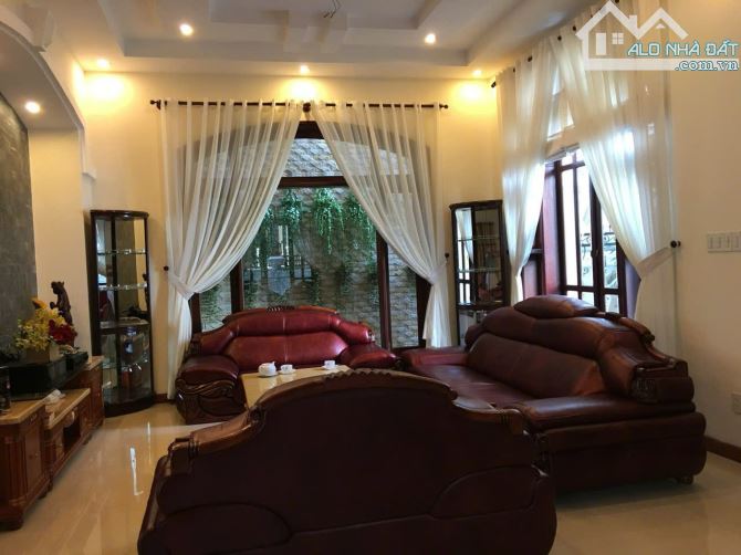 Hàng hot! Biệt Thự Khu Compoud Nguyễn Văn Hưởng, Thảo Điền - 12x29m - 3 tầng - Gía 115 tỷ
