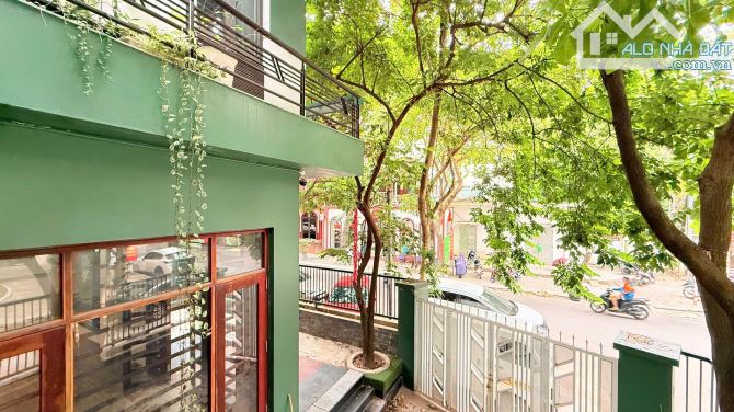 ĐẸP HIẾM Liền kề lô góc NGUYỄN CƠ THẠCH 153m2 Mt 22m 5 tầng view vườn hoa Ở& KINH DOANH
