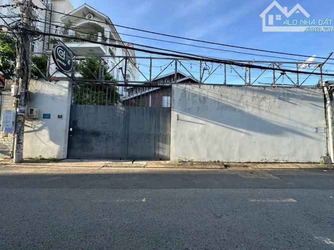 Bán đất biệt thự đường Trần Não, Bình An, Quận 2, dt: 14x24m cấp 4 đang cho thuê 200tr/th