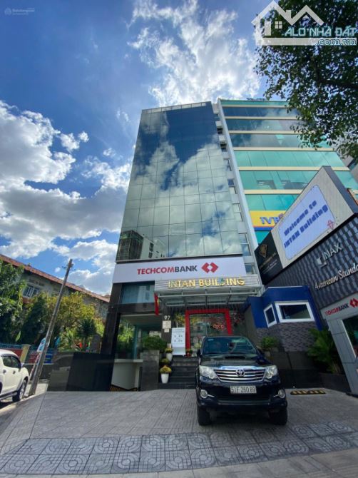 Bán gấp toà building mặt tiền Dương Quảng Hàm 11x50m - Hầm 8T - HĐT: 450tr/th - 3000m2 sàn