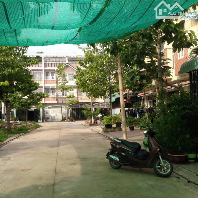 Bán nhà phố 5x20 đường Nguyễn Thị Tồn, phường Bửu Hoà củ, nay là phường Biên Hoà
