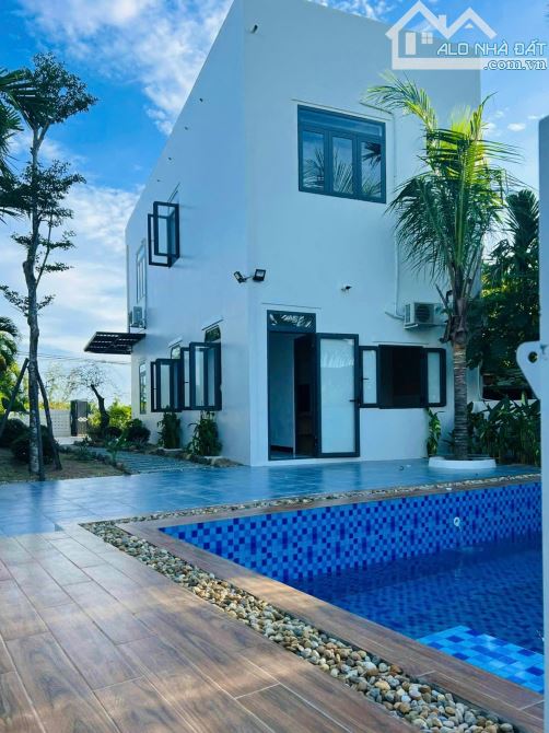CỰC RẺ, VILLA TUYỆT ĐẸP, MẶT TIỀN DX 18, HỘI AN, 350M2, GIÁ CHỈ NHỈNH 9 TỶ