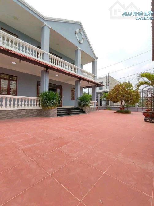 Bán biệt thự 425m2 thổ cư góc 2MT giá hạ rẻ 7.5ti