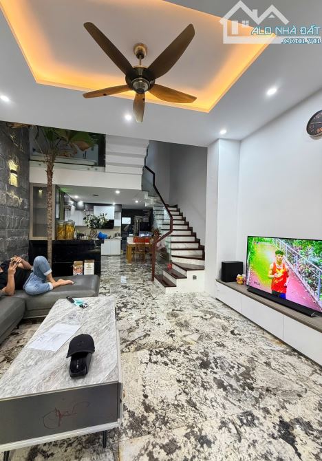 4 TẦNG MẶT TIỀN ĐƯỜNG TÂN THUẬN SÁT BIỂN