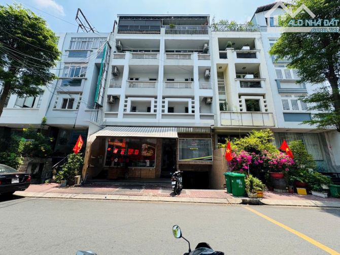 Toà nhà VP Dt 10x20m hầm 5 tầng khu Kim sơn Phường Tân phong Q7