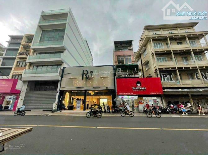 Biệt thự đẹp duy nhất MT Hoa Lan, P2, Q. PN - DT: 8mx18m - hầm 3 Tầng - Giá chỉ 28 tỷ