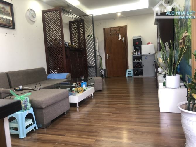 Căn hộ Cc 67m 2PN, kề bên Times City, slot oto, ban công hướng nam