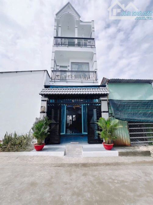 Nhà 3 Tầng, 4x18m, Hỗ trợ vay tới 4 tỷ, HXH 8m, Sổ hồng riêng, KDC 1419 Lê Văn Lương, PK