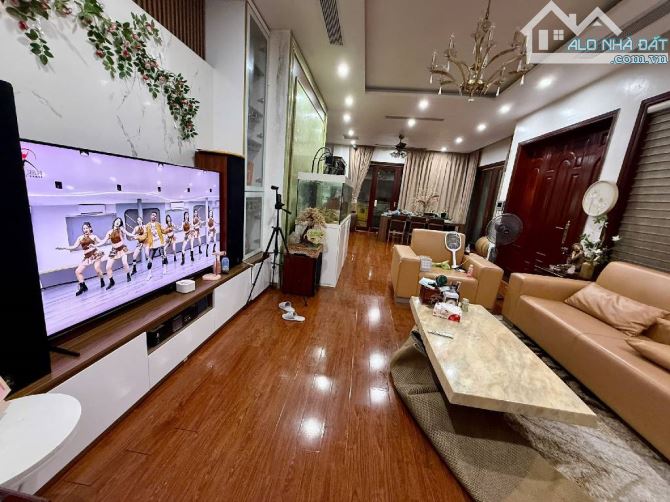 Biệt thự Trung ương Đảng Long Biên, 153m*4 tầng, 43,45 tỷ