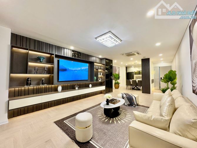 Bán Căn Góc Chelsea Residence DT 126m 3PN Full NT hướng ĐN SĐCC 15 tỷ ở luôn sẵn slot ô ô