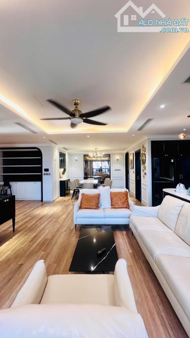 Chung cư cao cấp The Golden Palm 21 Lê Văn Lương 130m2 giá 14.5 tỷ