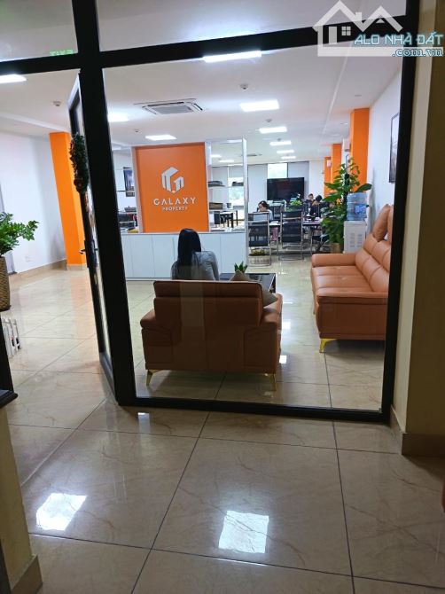 BÁN TÒA VĂN PHÒNG VIP LÔ GÓC 2 MẶT TIỀN – KHUẤT DUY TIẾN – 10 TẦNG HẦM DÒNG TIỀN 165tr/Th