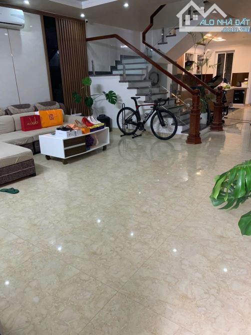 Bán căn 190m x 3.5 tầng khu Biệt Thự Mê Linh. Giá 11 tỷ