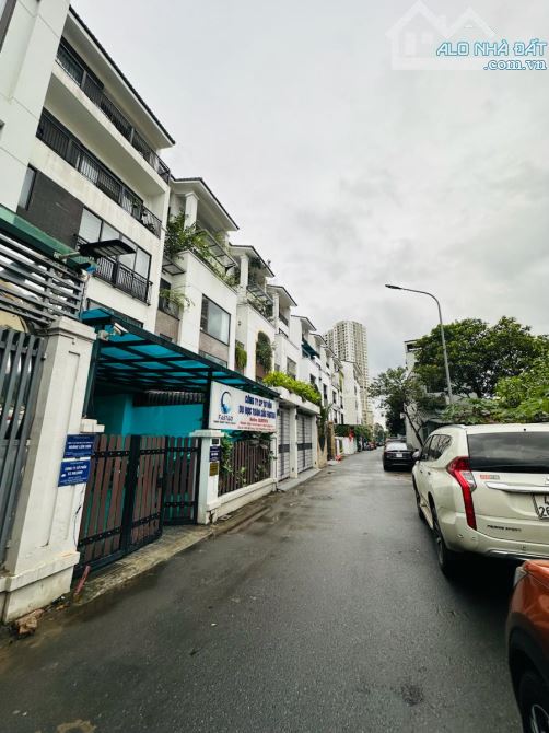 BÁN NHÀ KD VĂN PHÒNG HOÀNG THÀNH MỖ LAO – VIEW HỒ ĐẸP NHẤT KHU – THANG MÁY – GIÁ 47.5 TỶ