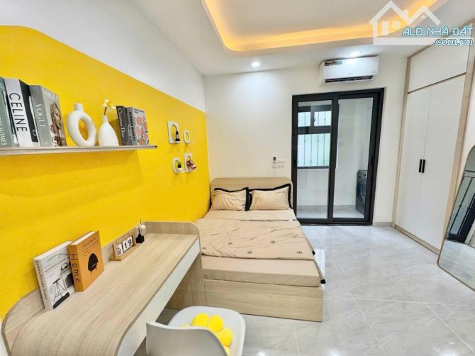 Toà CHDV Khương Đình 69m2*7T*11pkk, mặt ngõ thông kinh doanh, ô tô nhỏ vào nhà, 2 thoáng.