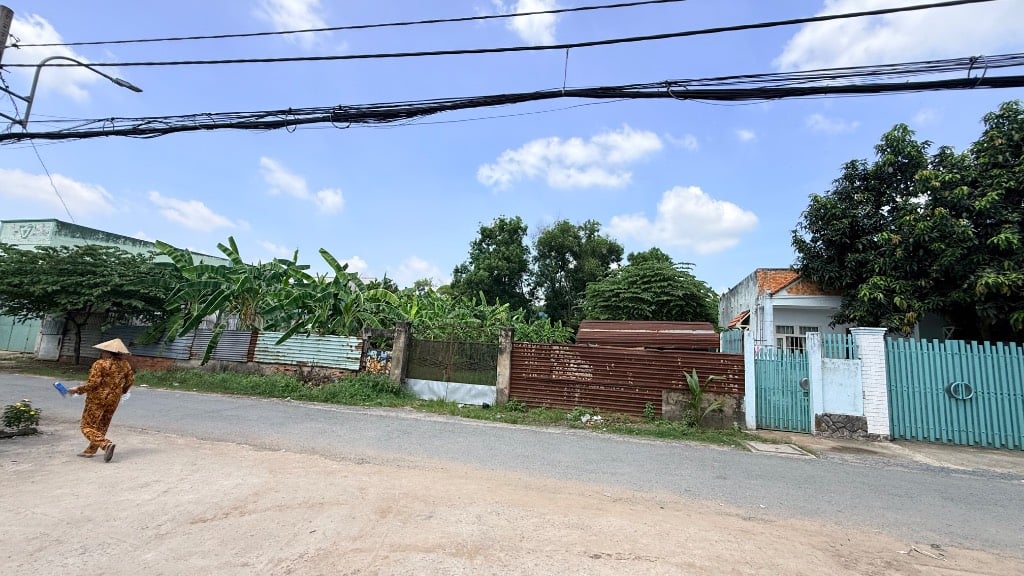 Bán đất mặt tiền đường Trần Văn Giàu, Bình Chánh, dt 2.040m2 full thổ, có tách lẻ