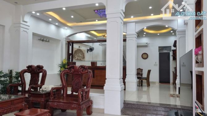 BIỆT THỰ KHU Á CHÂU THIẾT KẾ TÂN CỔ ĐIỂN, KIÊN CỐ CHẮC CHẮN ĐI RA BIỂN GẪN CHO KHÁCH HÀNG