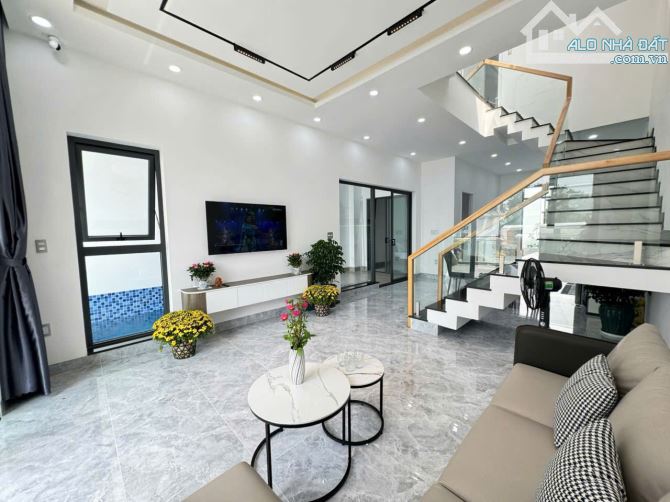 BÁN BIỆT THỰ ĐẸP LUNG LINH VIEW TRỰC DIỆN BIỂN TRẦN PHÚ SHR 180 M2 GIÁ 20.5 TỶ