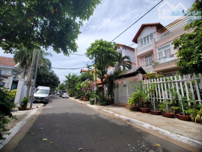 BIỆT THỰ PHƯƠNG NAM - GIÁ 26 TỶ, CÁCH BIỂN BÃI SAU 500M - NGANG 11,5M - SỔ HỒNG HOÀN CÔNG