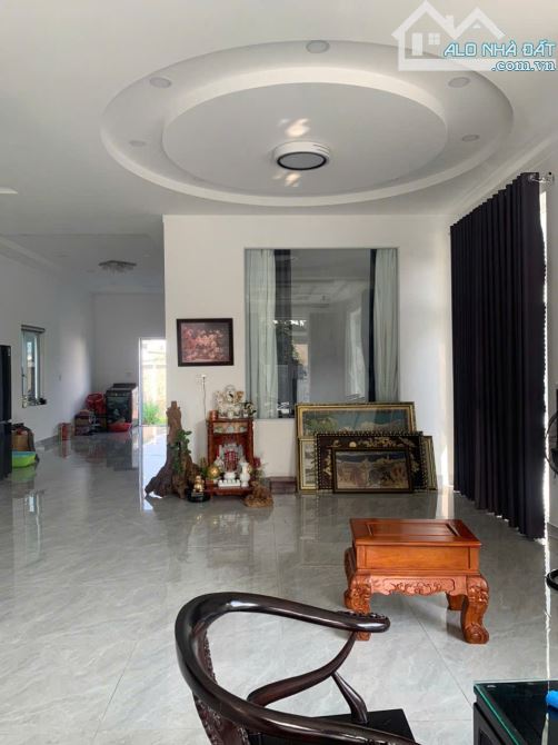 Bán Biệt thự Sân Vườn 2 Tầng 520m2,SHR thổ cư,đường xe hơi,gần sông nên rất mát