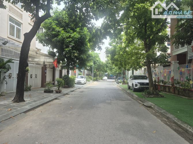 NGUYỄN VĂN LỘC MỖ LAO BIỆT THỰ ĐẸP LÔ GÓC 2 MẶT PHỐ KINH DOANH ĐẸP 140m 45 TỶ