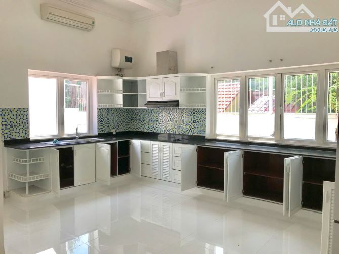 SIÊU VIP! CỰC VIP! THỰ SÂN VƯỜN HỒ BƠI KHU COMPOUND THẢO ĐIỀN, 25 x 40m DT 1053m2, 195 TỶ
