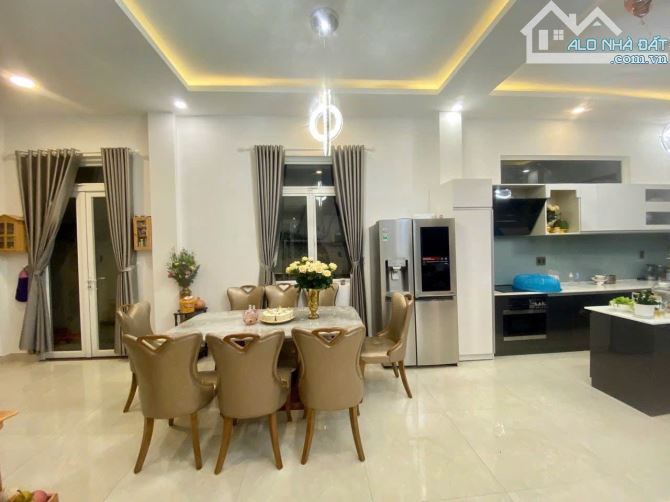 Villa Mặt Tiền Trung Tâm P.05 – Quy Hoạch Biệt Thự, Diện Tích 193m², Giá Hiếm 12.3 Tỷ”