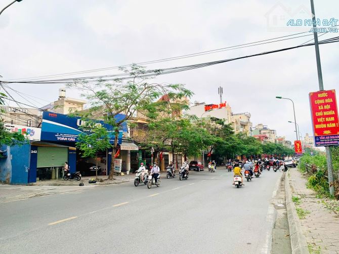 Bán xưởng oto 104m2, vị trí đẹp và vỉa hè rộng nhất mặt đường Thượng Lý, Hồng Bàng