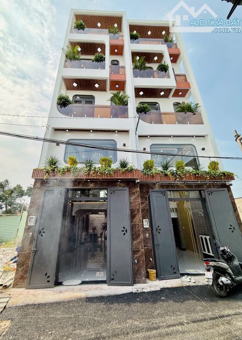 Nhà 5 tầng FULL NỘI THẤT đường THẠNH XUÂN 24 phường Thạnh Xuân Q12, DT 56m2 (4x14) đường t