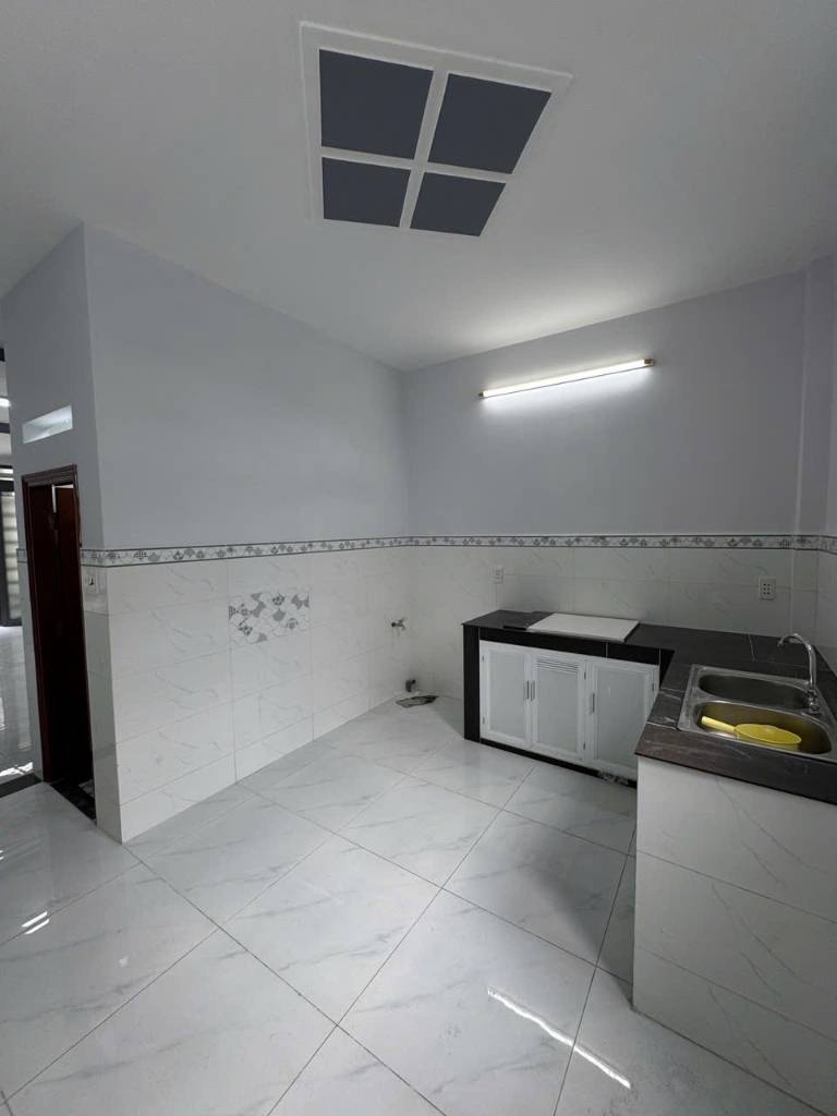 BÁN NHÀ LÔ GÓC HƯƠNG LỘ 2 BÌNH TÂN, 3 MẶT THOÁNG, 2 TẦNG MỚI ĐẸP KIÊN CỐ, SỔ ĐẸP HOÀN CÔNG