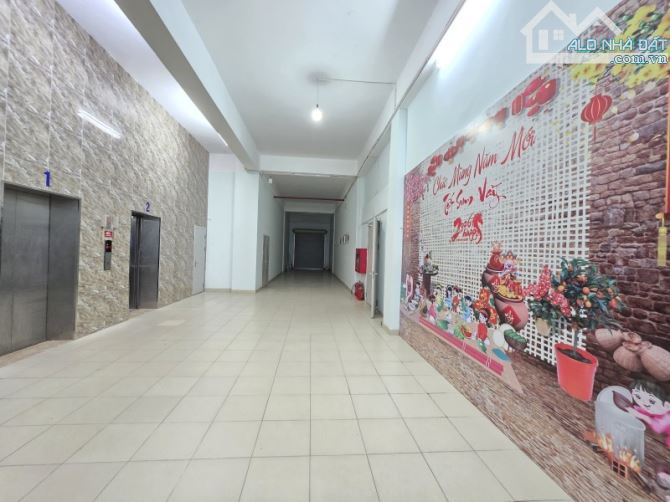 Cần bán gấp chung cư Chùa Láng, 97m, 3 ngủ, 2 vệ sinh, sổ đỏ, full nội thất, chỉ 8x tỷ