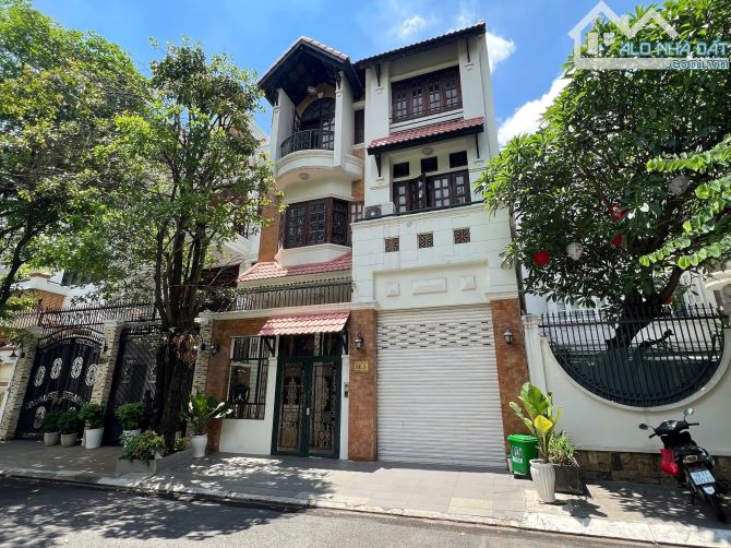 Biệt thự 43R Hồ Văn Huê, P9, Phú Nhuận DT: 7x17m, nhà khang trang 3 lầu