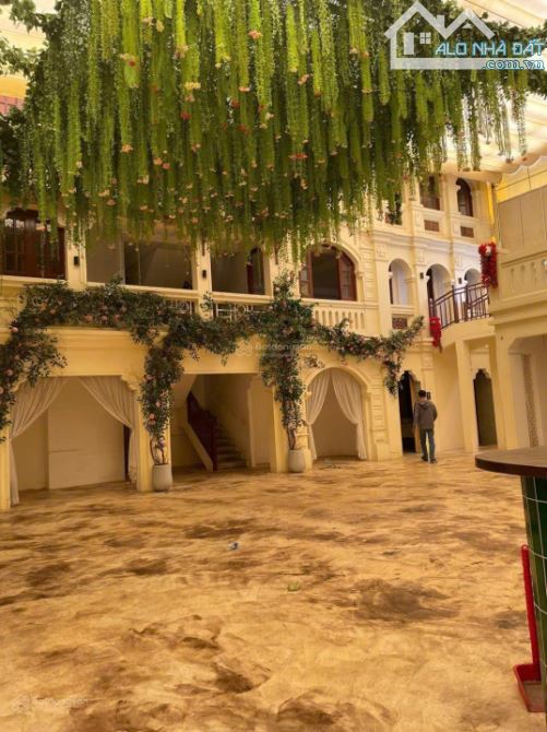 Bán Biệt Thự MT Xuân Thủy, Thảo Điền, Quận 2. DT 18 x 40m (CN: 726m2). 3 Tầng. Giá120 Tỷ