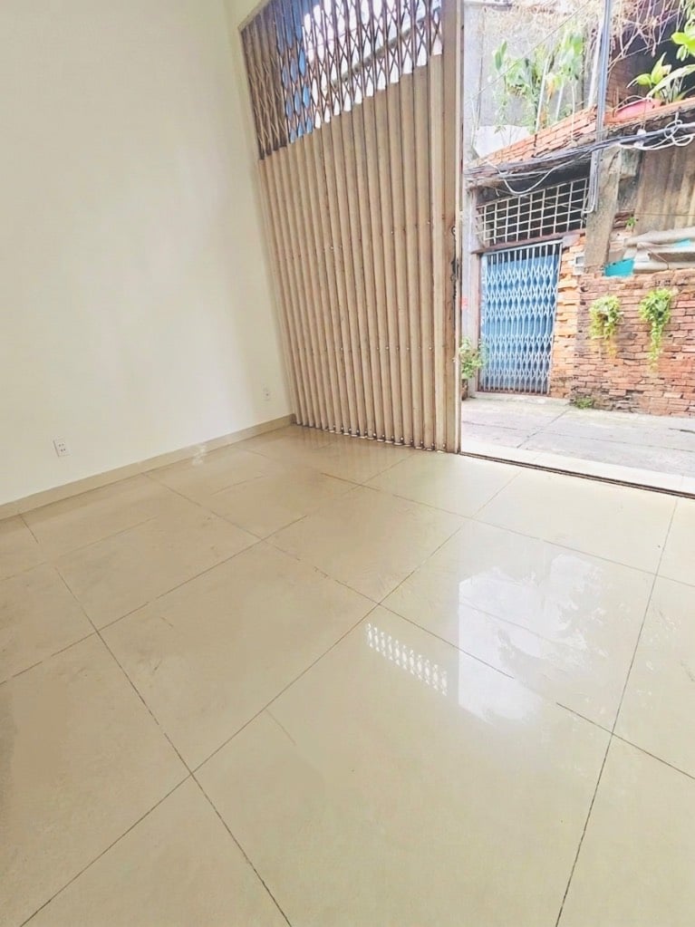 Hàng thơm, bán đất Tân Hòa Đông Quận 6, sẵn nhà DT 82m2, đất đẹp cực hiếm, hơn 5 tỷ xíu