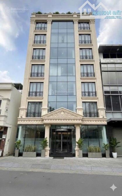 Bán building siêu khan hiếm MT Phạm Ngọc Thạch - DT: 19 x 35m - hầm + 13 lầu - giá: 300 ty