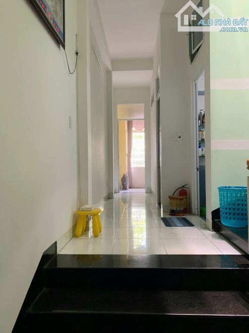 - Bán nhà 4 tầng đường ( 7m5) Hàn Thuyên, Hải Châu. DT 77M2 – Giá 9.6 Tỷ TL.