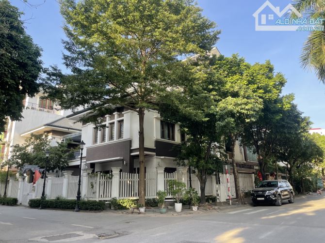 Biệt thự làng Việt Kiều Châu Âu, 150m2, MT 9.5m, giá 64.8 tỷ, kinh doanh, để ở