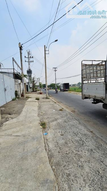 BÁN NHÀ XƯỞNG MẶT TIỀN NGUYỄN THỊ SÁNG – HÓC MÔN 👉 Gần 2.000m² - THỔ 1000M2 – 33 TỶ TL T