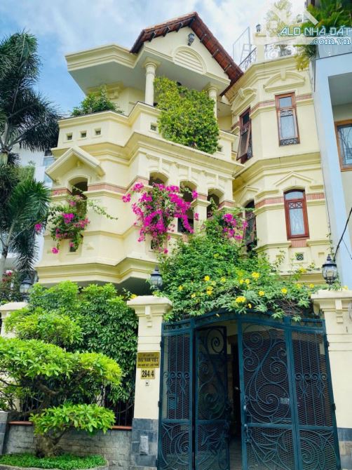 Bán gấp Villa Compound Nguyễn Trọng Tuyển, Phú Nhuận, 8x22m, 3 Tầng - Gara Ô tô, giá 45 tỷ