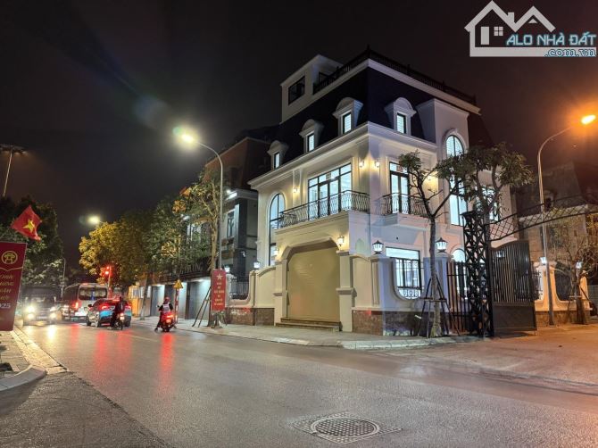 Bán Biệt Thự lô góc phố Sa Đôi -Đại Mỗ ,207m2 4 tầng thang máy ,KD đỉnh cao.Giá 65 tỷ
