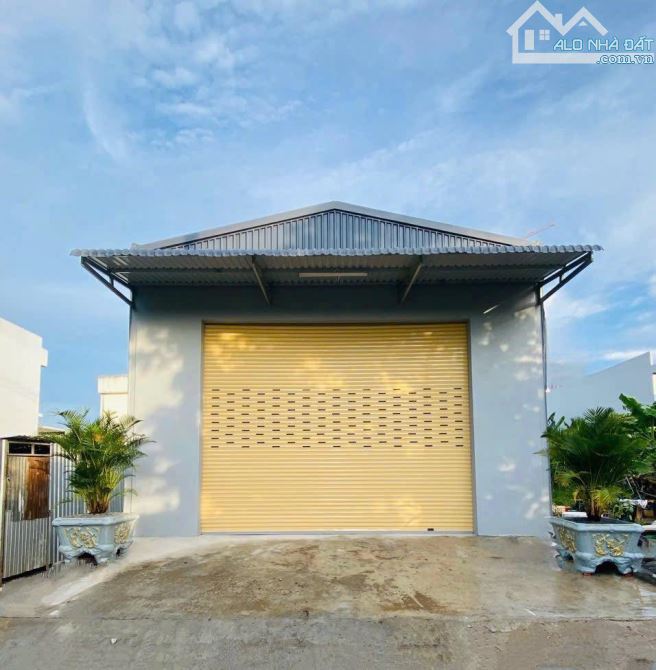Bán lại nhà kho 184m2, ngang 6m, Xã Tân Phú Trung, SHR, Giá 1 tỷ 250.