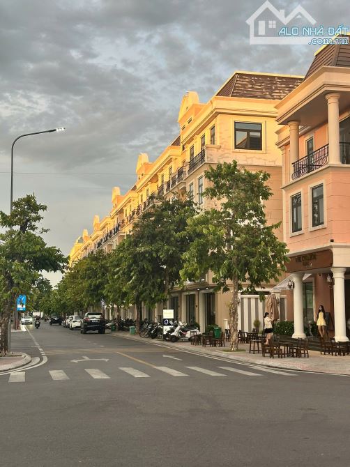Cần Bán Shophouse View công Viên Thể Thao - vincom Quảng Trị