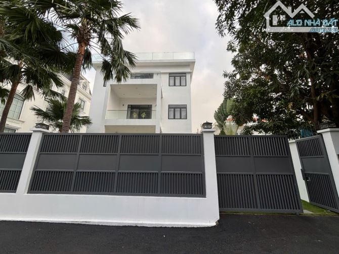 Bán Biệt thự khu Thảo Điền Villa- Quận 2- 17x30m- 3 Tầng- HĐT 5500$- Giá 120 tỷ TL