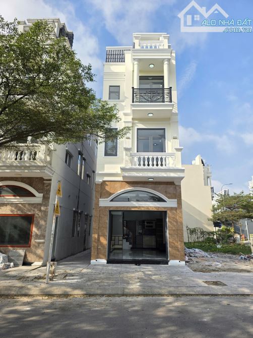 5Tỷ500 TL Nhà Mới Đầy Đủ Nội Thất, 2 Mặt Thoáng, KDC gần Chợ Thông Dụng, Kính Nổi 200m