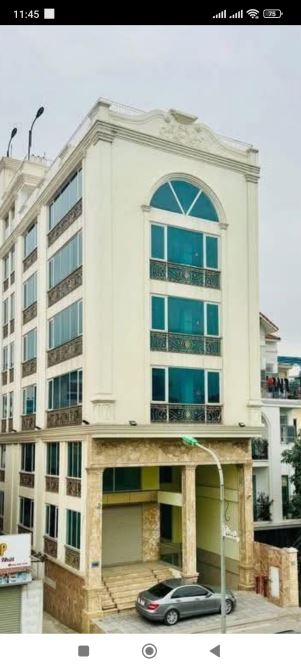 Bán toà nhà văn phòng phố Nguyễn Văn Cừ, Long Biên 234m chào 68 tỷ