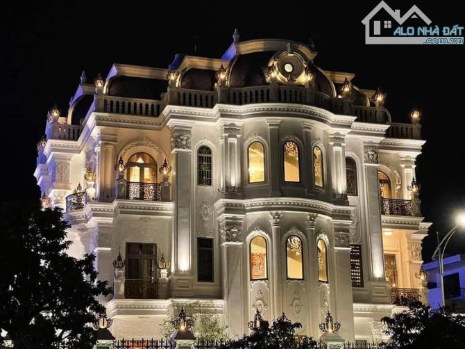 Bán biệt thự tuyệt đẹp - 650m2 - Mặt tiền Nguyễn Văn Hưởng, Q2, giá cực chất chỉ 95 tỷ